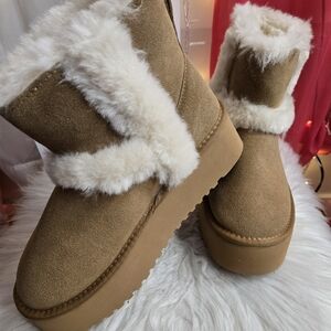 Women’s Tan Faux-Suede Platform Winter Boots with Cream Fur